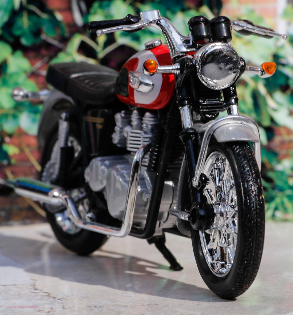 Welly Triumph Bonneville T100 2002